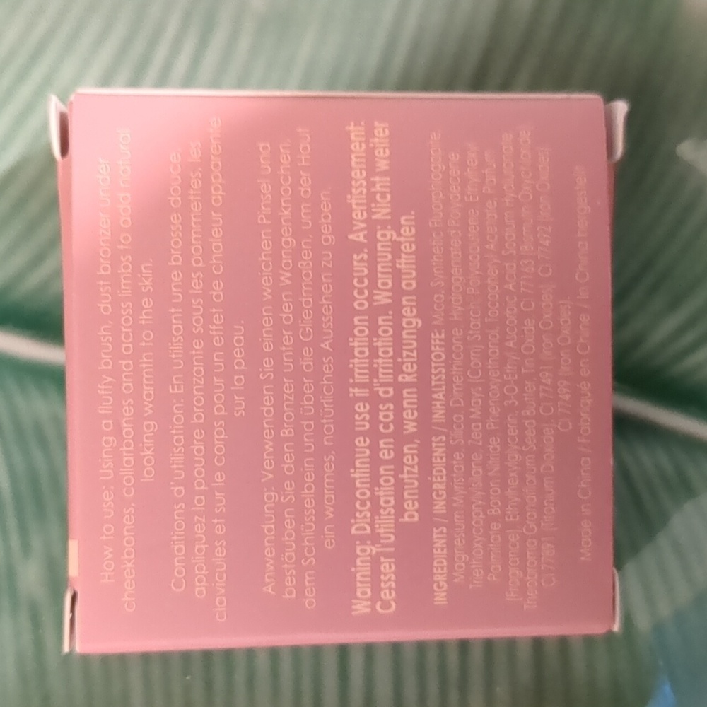 Bronzing Powder - Picture 2 of 4